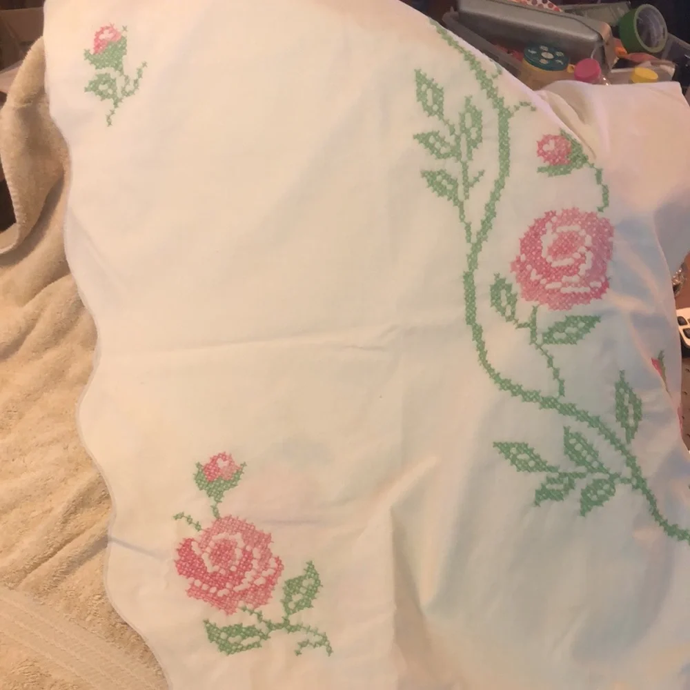 Vintage Hand Embroidered Cross Stitch Oval Scalloped EdgeTablecloth 56”x86”
